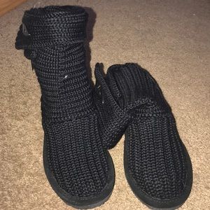 Black knitted bear paw boots